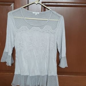 Womans 1/2 sleeve lace top